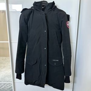 Selling 100% authentic Canada Goose parka in 2XS in excellent preowned condition